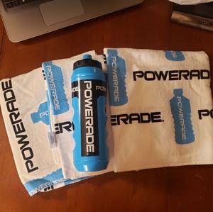 3 POWERADE BATHTOWELS AND 1- 32 oz PLASTIC SQUEEZE BOTTLE GM3